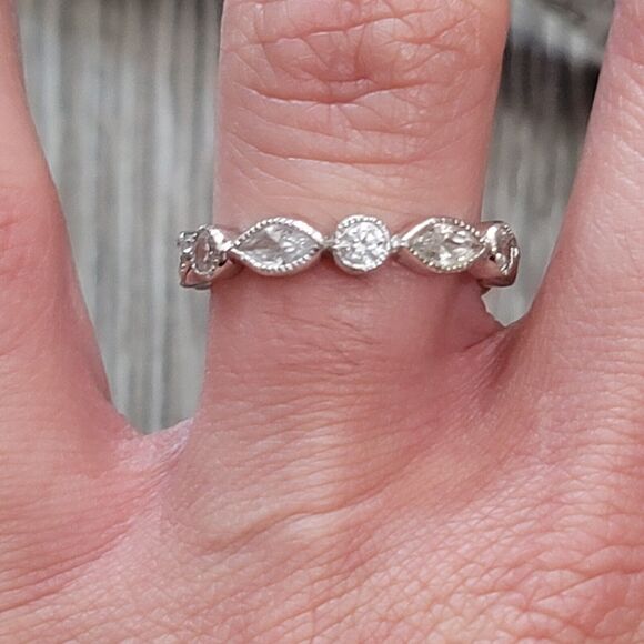 Full Eternity Band with Alternating Cut Cubic Zirconia Size 8 - Picture 1 of 6